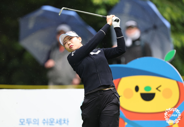 이채은, KLPGA 투어 <b>E1 채리티 오픈</b> 2라운드 1위
