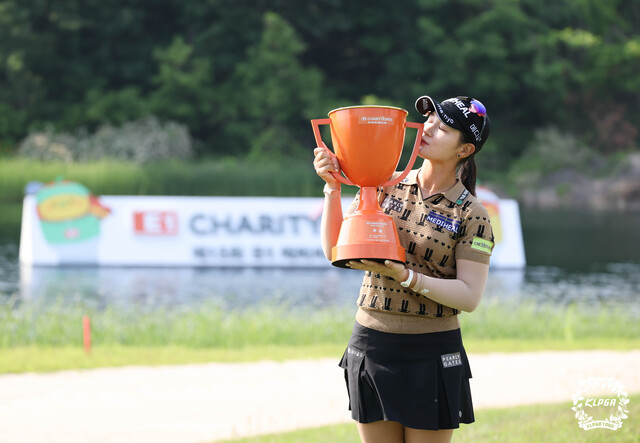 [종합] <b>박현경</b>, KLPGA 투어 <b>E1 채리티 오픈 우승</b>…시즌 첫 승·통산 8승째