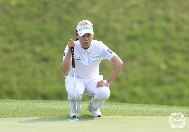 정윤지·최가빈, KLPGA 투어 Sh수협은행 MBN 여자오픈 첫날 공동 1위