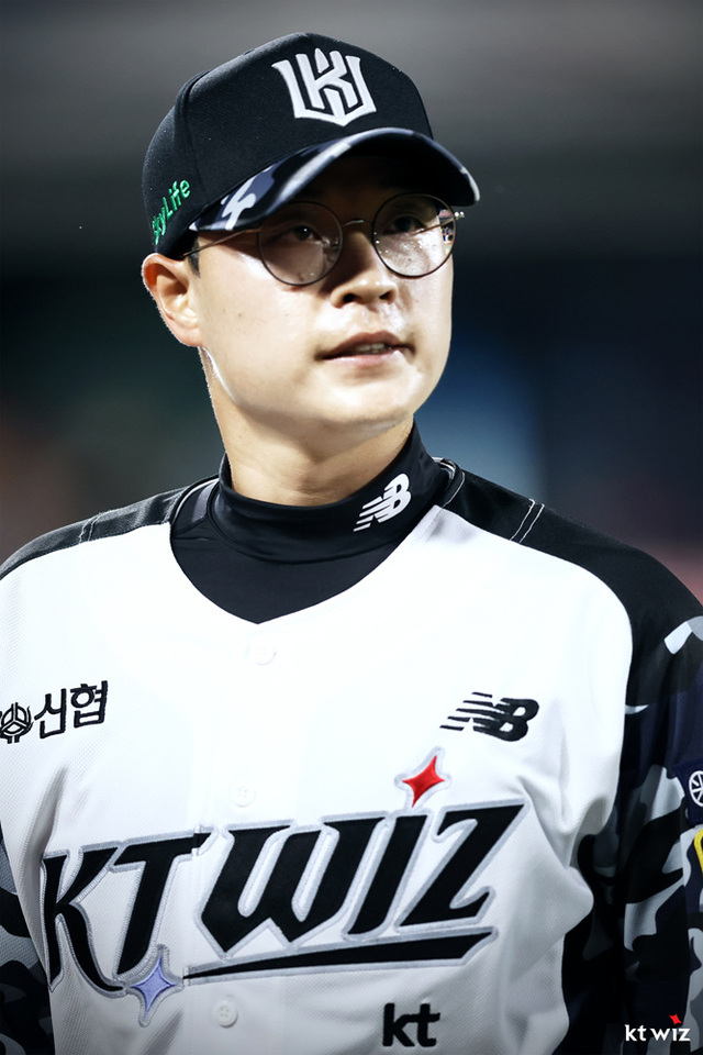 박세웅-<b>박세진</b> 형제 한팀서 뭉친다… <b>롯데</b>, KT <b>박세진</b> 트레이드 <b>영입</b>