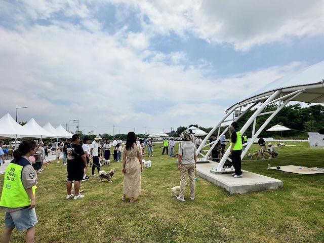 ペット火星、ペットと一緒にマルピクニックをしています