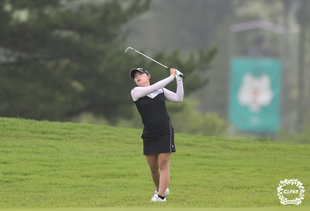 <b>이다연</b>, KLPGA 투어 <b>더헤븐</b> 마스터즈 2라운드에서도 1위