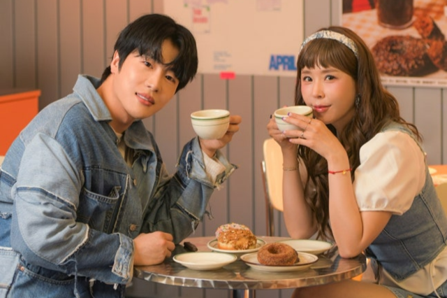 코요태 <b>신지</b>, 7살 연하 <b>문원</b>과 내년 <b>결혼</b>…26일 듀엣곡 <b>발표</b>