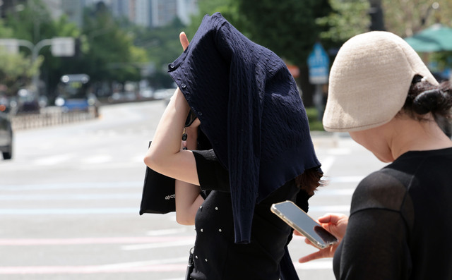 제주 해변과 구름
