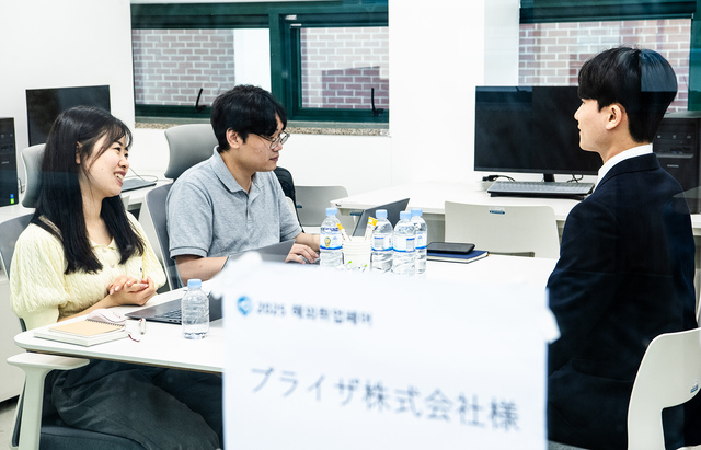 영진<b>전문대</b>, 일본 17개 기업과 ‘2025 해외취업페어’ 열어
