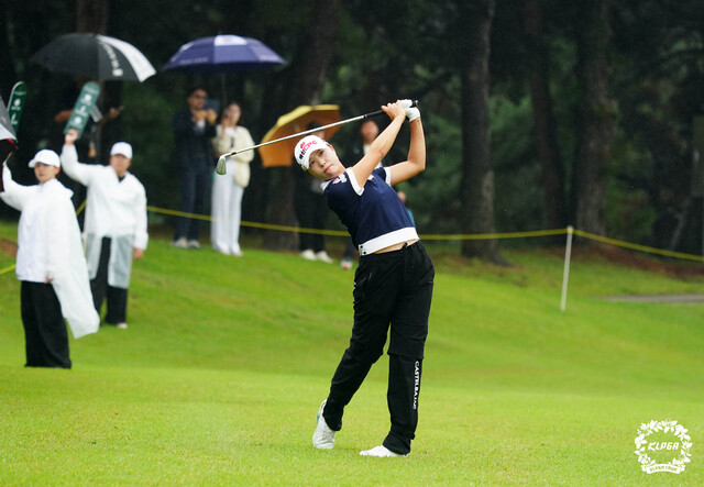 <b>문정민</b>, KLPGA 투어 동부건설·한국토지신탁 챔피언십 3라운드도 1위…시...