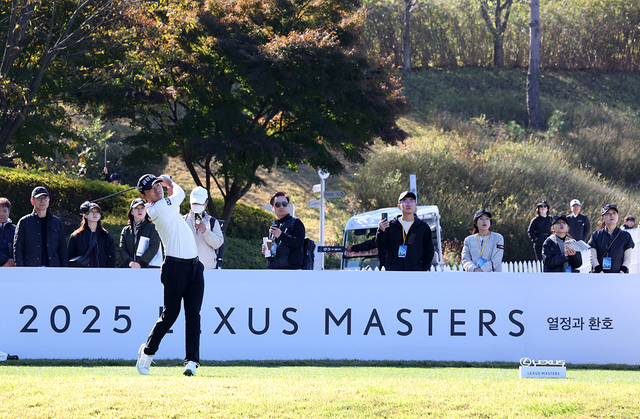 ‘시즌 3승’ <b>옥태훈</b>, KPGA 투어 <b>렉서스 마스터즈</b> 3라운드 공동 1위…33년...