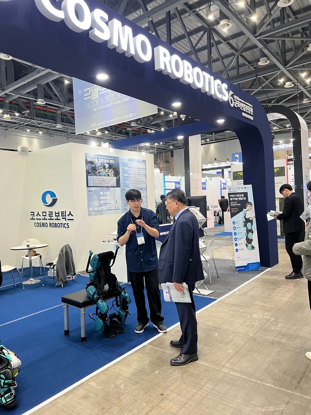 군포산업진흥원, '2025 로보월드'서 웨어러블 로봇 체험관 운영 - 뉴스 썸네일 이미지