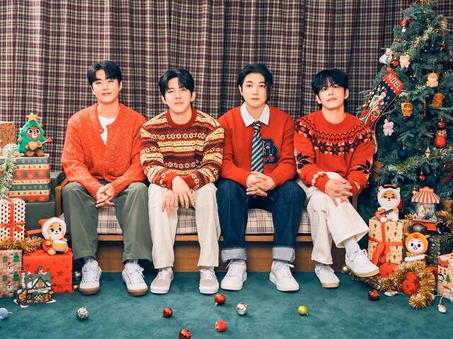 <b>데이식스</b>, 첫 윈터 시즌송…‘<b>러빙 더 크리스마스</b>’ 오늘(15일) 공개
