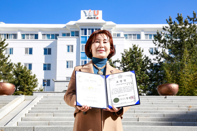 늦깎이 대학생 김지현, 음식문화 발전 공로로 두 개의 상 수상 - 뉴스 썸네일 이미지