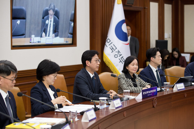 돌봄 서비스에 AI·IoT 기술 접목… R&D 지원도 강화