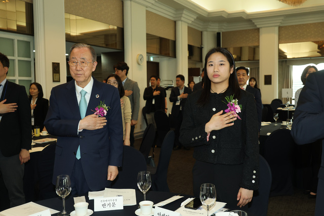 Badminton Grand Slam Champion An Se-young and Former UN Secretary-General Ban Ki-moon Meet at 4·19 Democracy Event