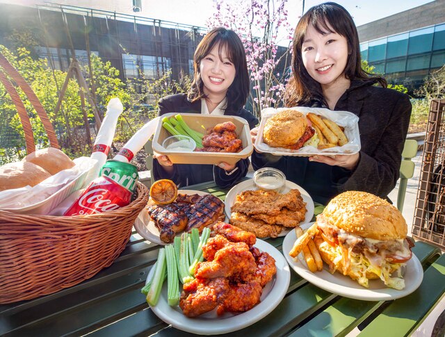 [포토]현대그린푸드 "텍사스 로드하우스와 '치크닉' 가요" - 뉴스 썸네일 이미지