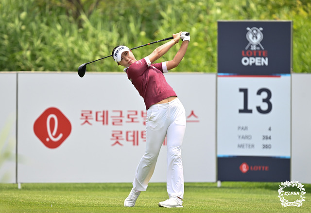 <b>문정민</b>, KLPGA 투어 롯데 오픈 2라운드서 1타차 1위에 올라
