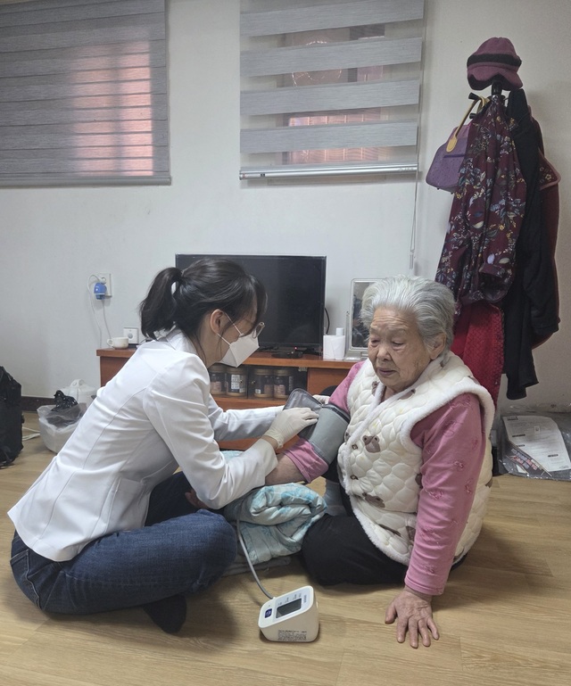 [액티브 시니어] 종로구, ‘AI 안심지킴이’가 홀몸 어르신 곁을 지킨다