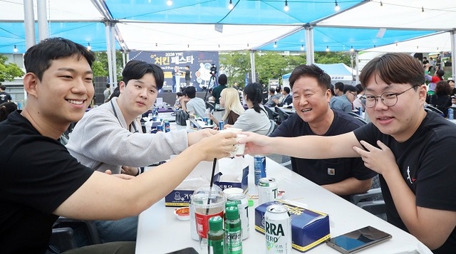 영남이공대학교, 학생과 교직원이 한마음...'치킨 페스타' 성료 - 뉴스 썸네일 이미지