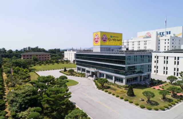 <b>오뚜기</b> 계열사 <b>공장</b>서 40대 근로자 <b>압착사</b>⋯ “조사 적극 협조할 것”