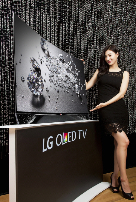 LG 올레드 TV, 스와로브스키를 만나다<YONHAP NO-0818>