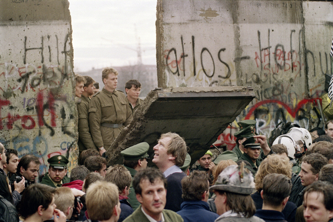 GERMANY-HISTORY-WALL-25YEARS-FILES