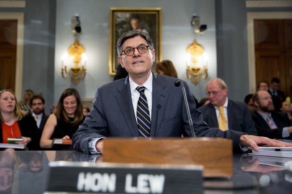 LEW2016BUDGETYONHAPNO-0330(Bloomberg)