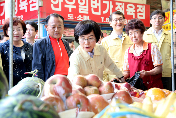 기업은행장, 평택 시장방문 2