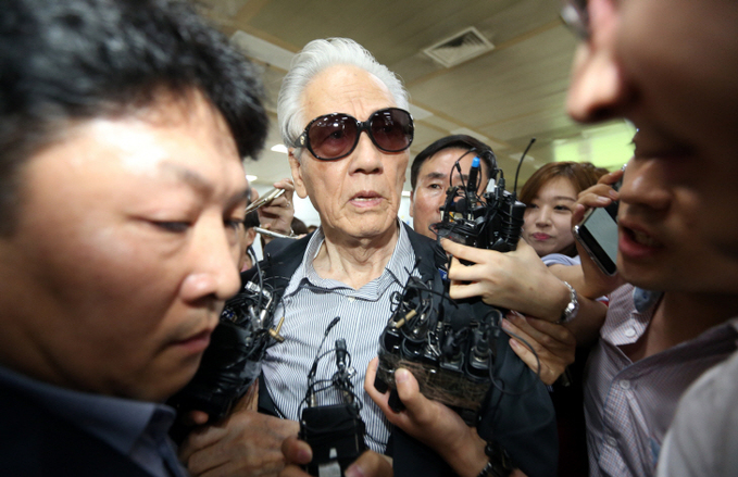 공항 빠져나가는 신선호 일본 산사스 사장