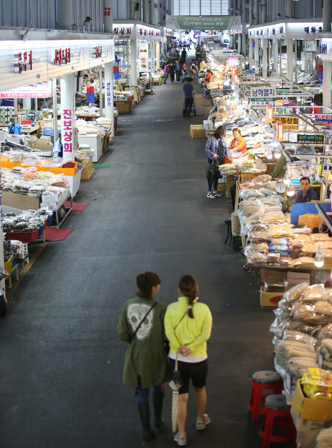 코리아 블랙프라이데이에도 한산한 전통시장