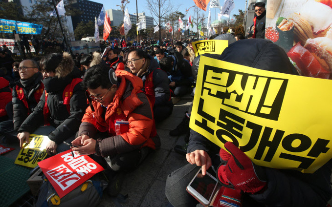 국회 앞에 모인 민주노총