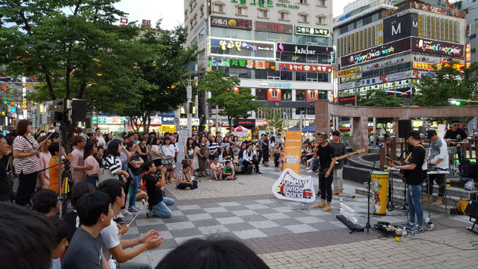 상남동 분수광장 프린지 공연