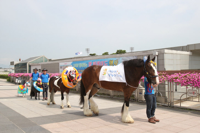 3 이색 말퍼레이드 (2)