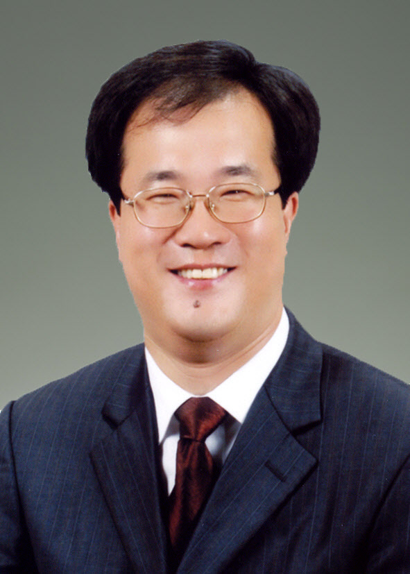 김현삼