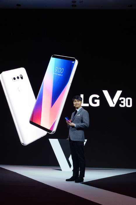 V30공개_00