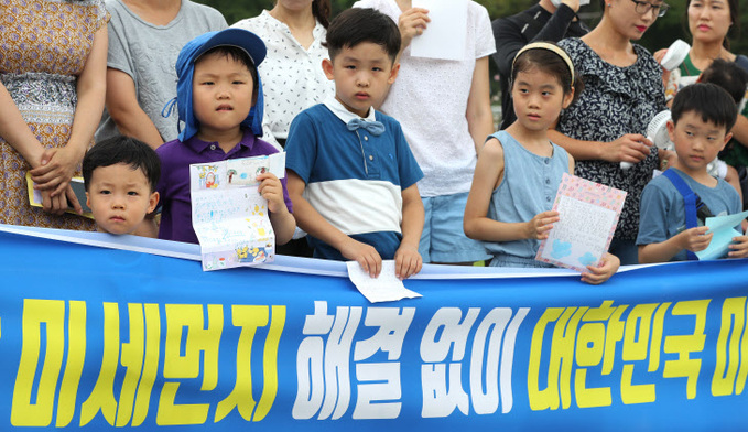 중국발 미세먼지, 손편지 든 어린이들