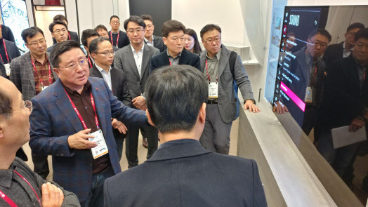 LG디스플레이_CEO CES 2018 현장점검2