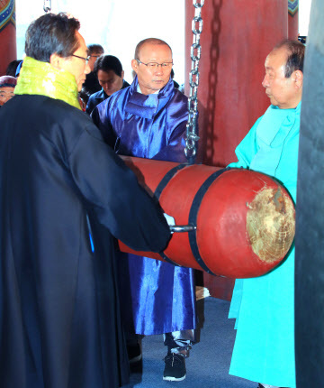 박항서 감독, 3·1절 보신각 타종