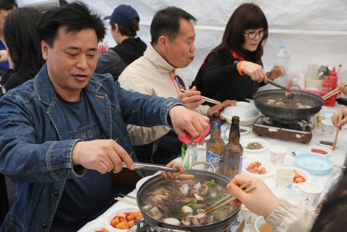 9회 서천 동백꽃 주꾸미 축제 성료 (주꾸미축제모습)