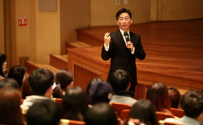 강연하는 이국종 교수