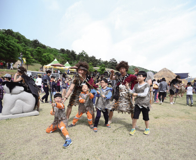 지난해 공주석장리구석기축제_구석기퍼포먼스