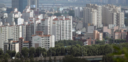 전국 아파트값 하락, 서울 비강남권은 상승<YONHAP NO-4286>