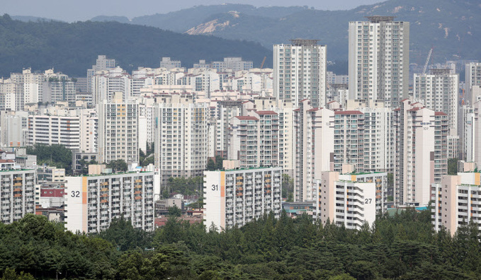 전국 아파트값 하락, 서울 비강남권은 상승<YONHAP NO-4287>