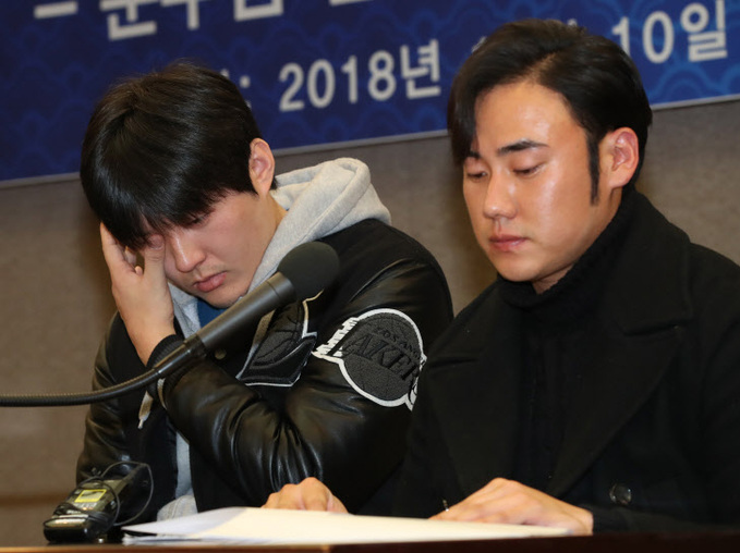 기자회견 하는 이태양·문우람<YONHAP NO-2191>