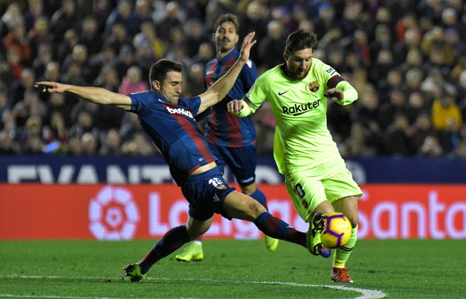 FBL-ESP-LIGA-LEVANTE-BARCELONA <YONHAP NO-0994> (AFP)