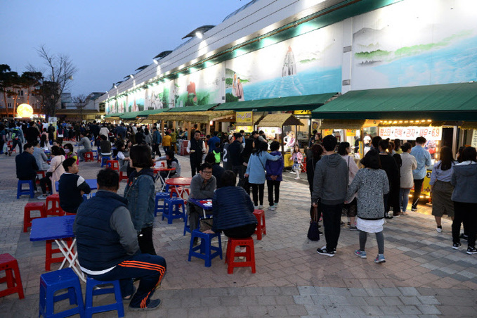 지난해 공주 밤마실 야시장 사진