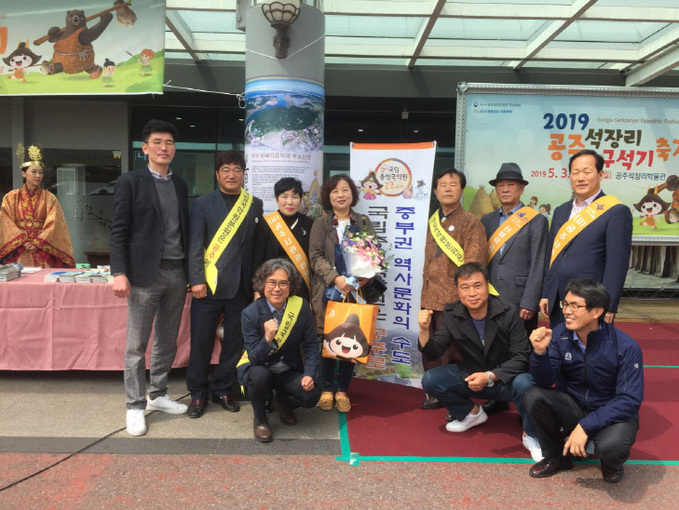 국립충청국악원 서명운동 3만번째 참여자 사진