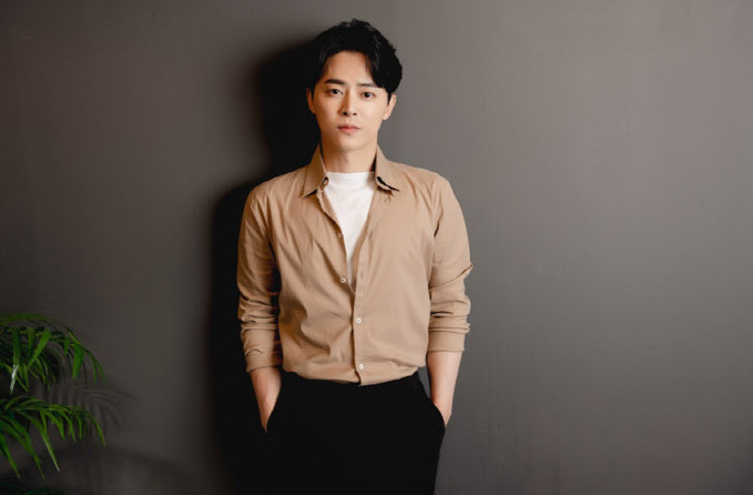 [비바100] 조정석 “촬영하면서 나도 모르게 먹먹… 웃음기 빼고 연기했죠” - 브릿지경제