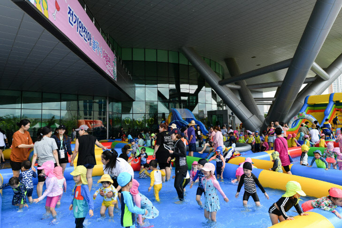 어린이 물놀이 축제 `썸머페스타` 행사장