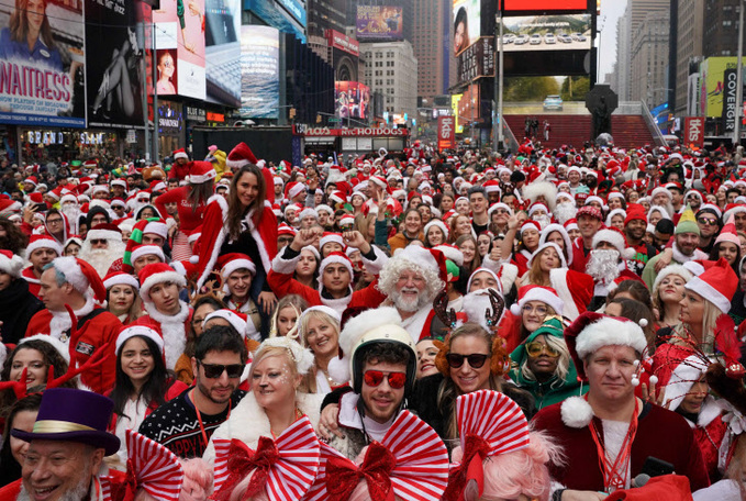 TOPSHOT-us-charity-lifestyle-holiday-santacon