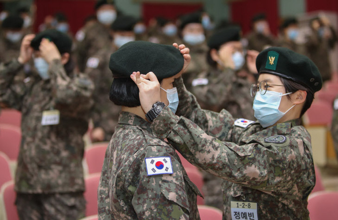 '마스크 쓰고 행사' 국군간호사관학교 후보생 입소식