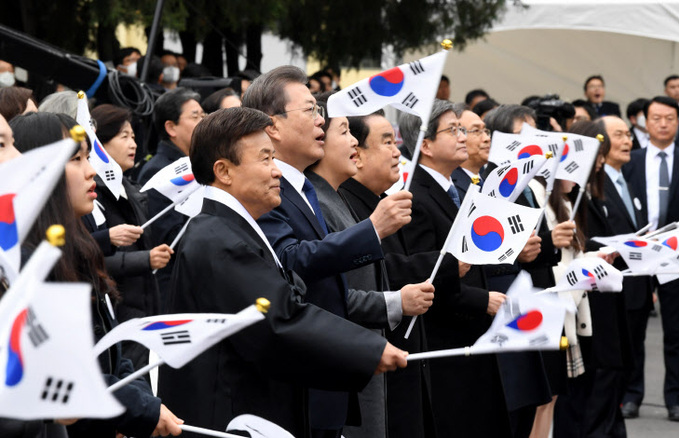 3.1절 노래 부르는 문 대통령