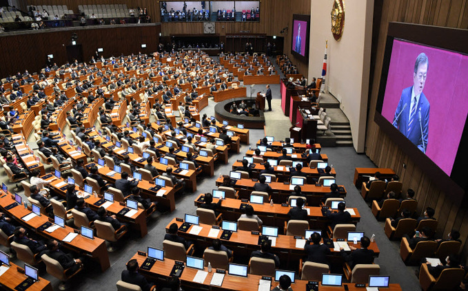 개원축하연설하는 문재인 대통령<YONHAP NO-5170>